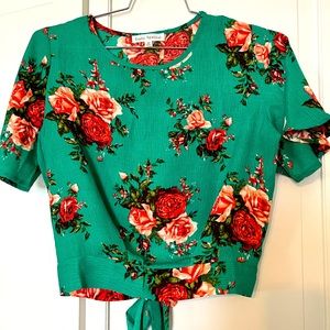 🌺 2/$8🌺 Green Floral Open Back Top